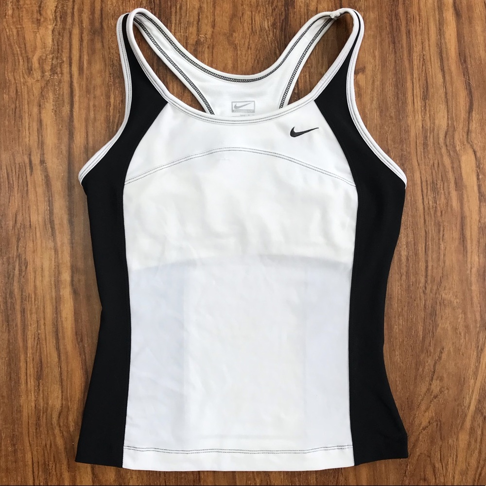 NWOT Nike Top With Built In Sports Bra